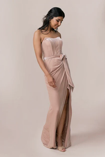 Elegant Sheath Strapless Sleeveless Ruched Slit Blush Maxi Bridesmaid Dress Women's Gown