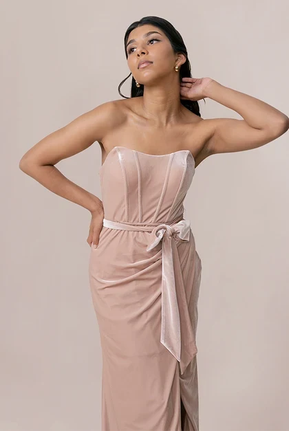 Elegant Sheath Strapless Sleeveless Ruched Slit Blush Maxi Bridesmaid Dress Women's Gown