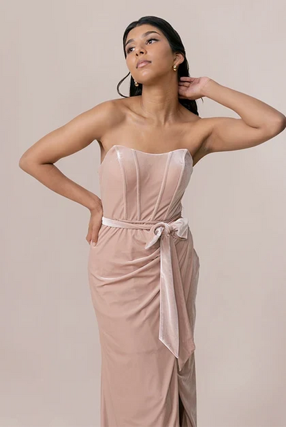 Elegant Sheath Strapless Sleeveless Ruched Slit Blush Maxi Bridesmaid Dress Women's Gown