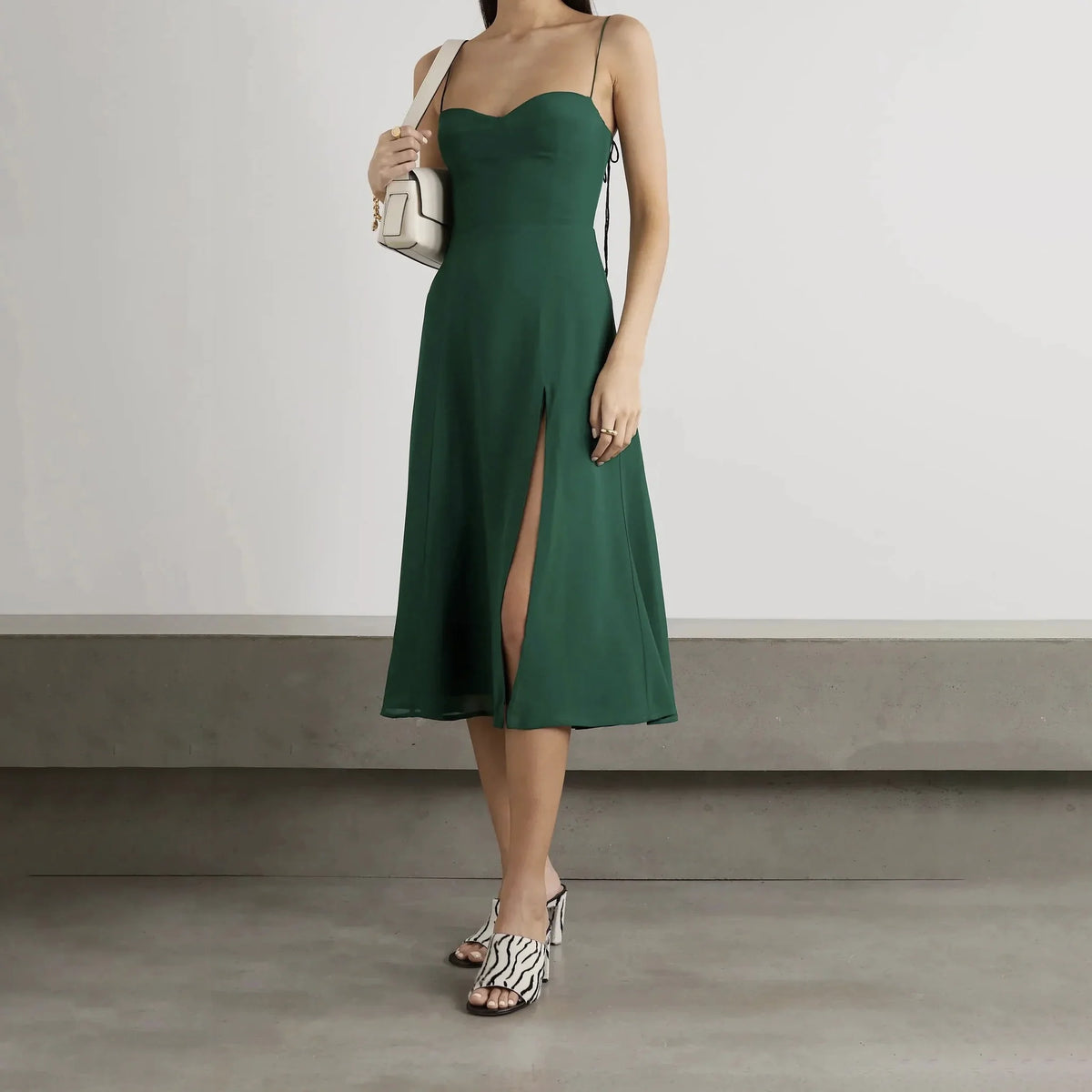 Emerald Green Spaghetti Strap Evening Dress Sweetheart Side Slit Smocked Back Midi Evening Gown