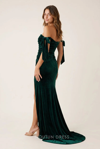 Emerald Green Velvet Off The Shoulder Bow Tie Strap Side Ruched High Slit Mermaid Train Maxi Prom Dress