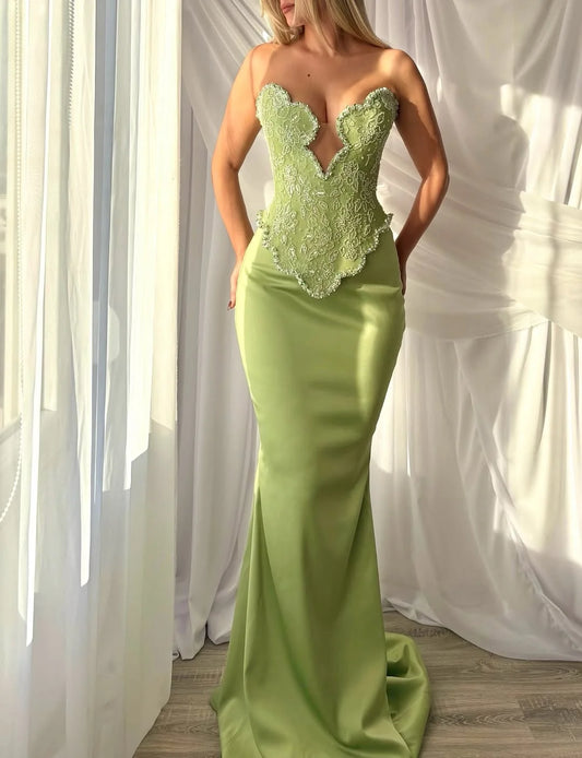 Enchanting Strapless Scalloped Sweetheart Beaded Lace Corset Satin Mermaid Maxi Prom Dress with Trailing Train