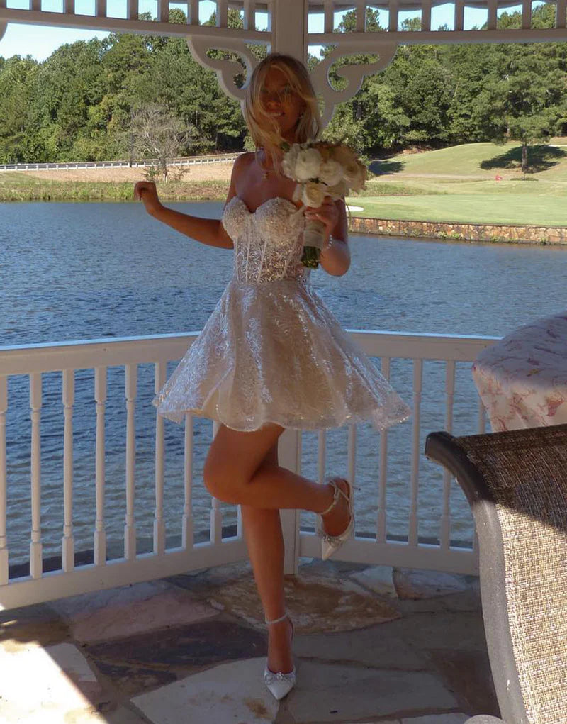 Model in green A-line sweetheart mini homecoming dress.