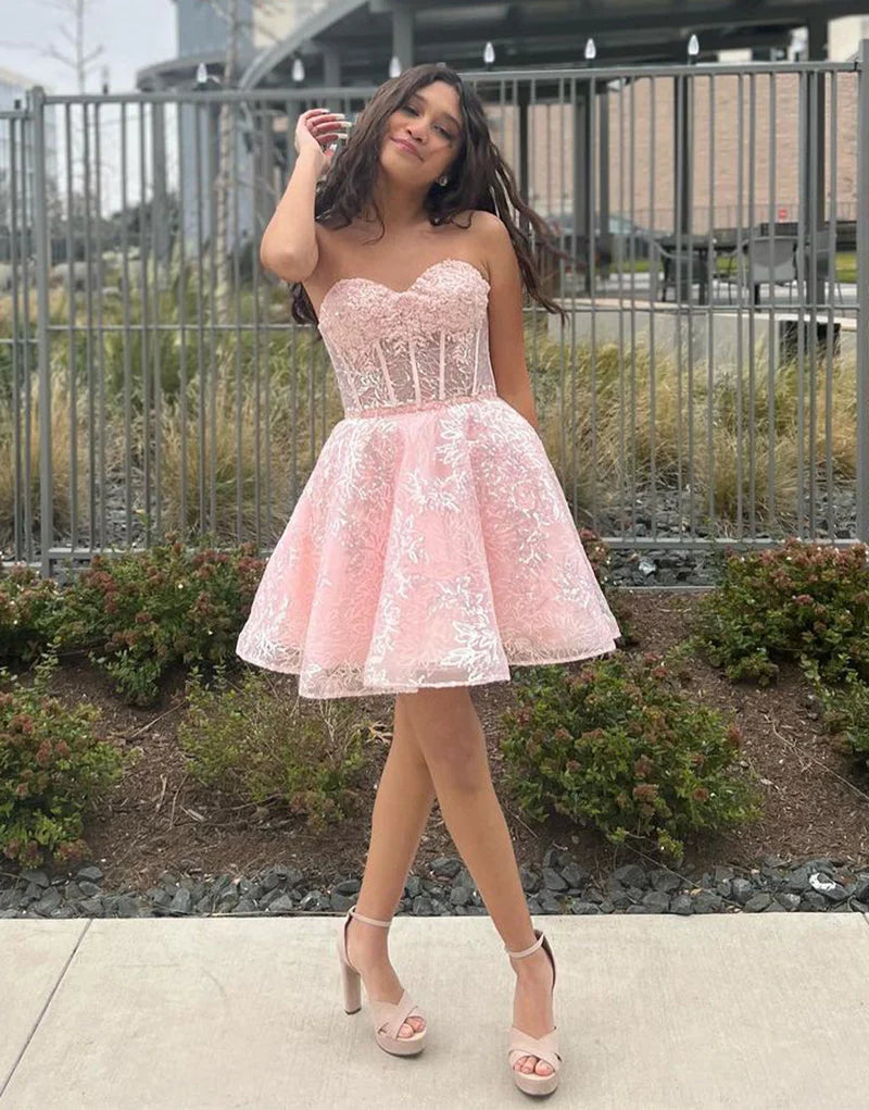 Model in yellow A-line sweetheart mini homecoming dress.