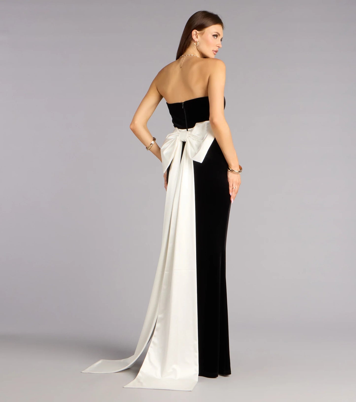 Glamorous Black Velvet Strapless Sweetheart Prom Dress with Oversized Satin Bow Train