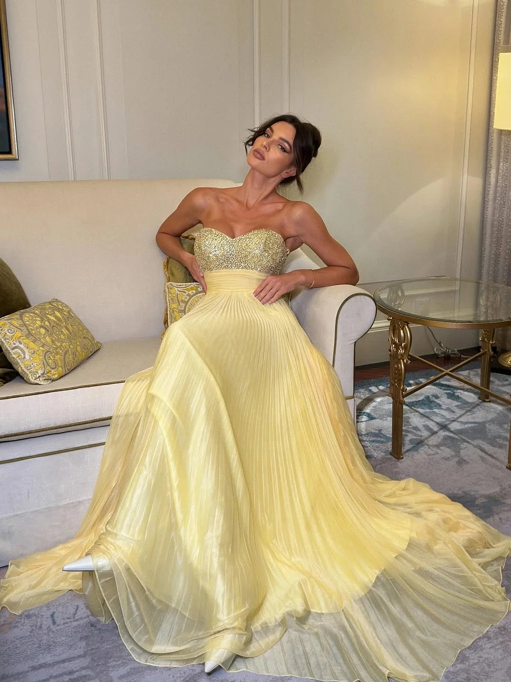 Glamorous Strapless Sweetheart Beaded Bust Pleated Chiffon A Line Maxi Prom Dress With Train For Formal Evening Red Carpet
