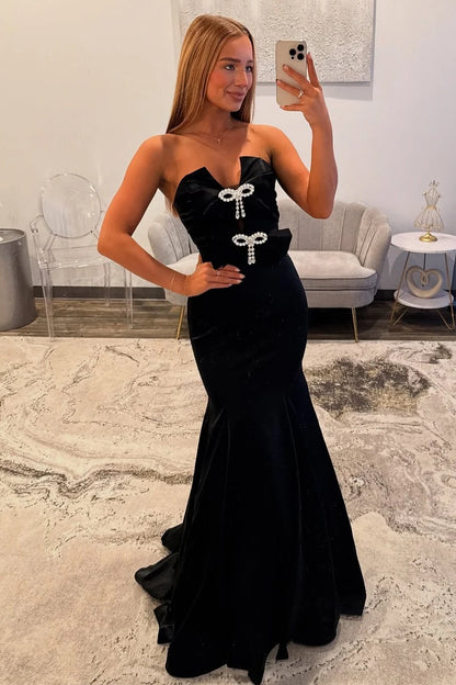 Glamorous Strapless Velvet Bow Embellished Mermaid Prom Dress with Sweep Train