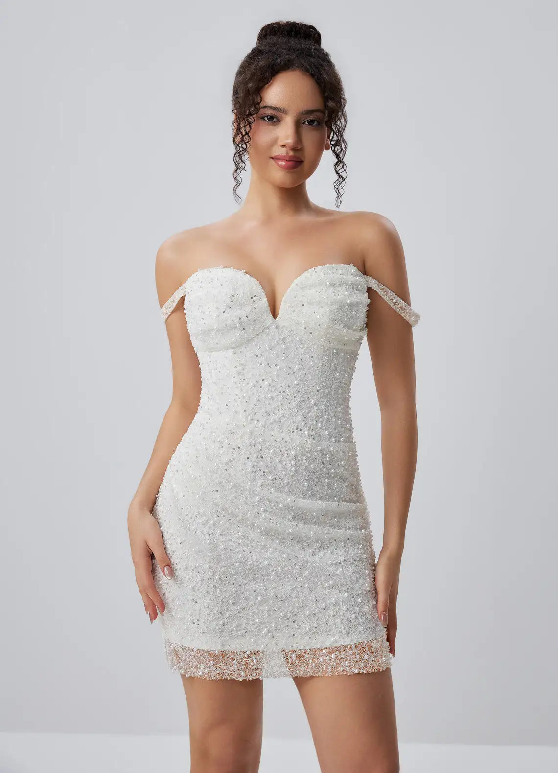 Glamorous Bodycon Sweetheart Sleeveless Sparkly Beaded White Short Homecoming Dress for Women