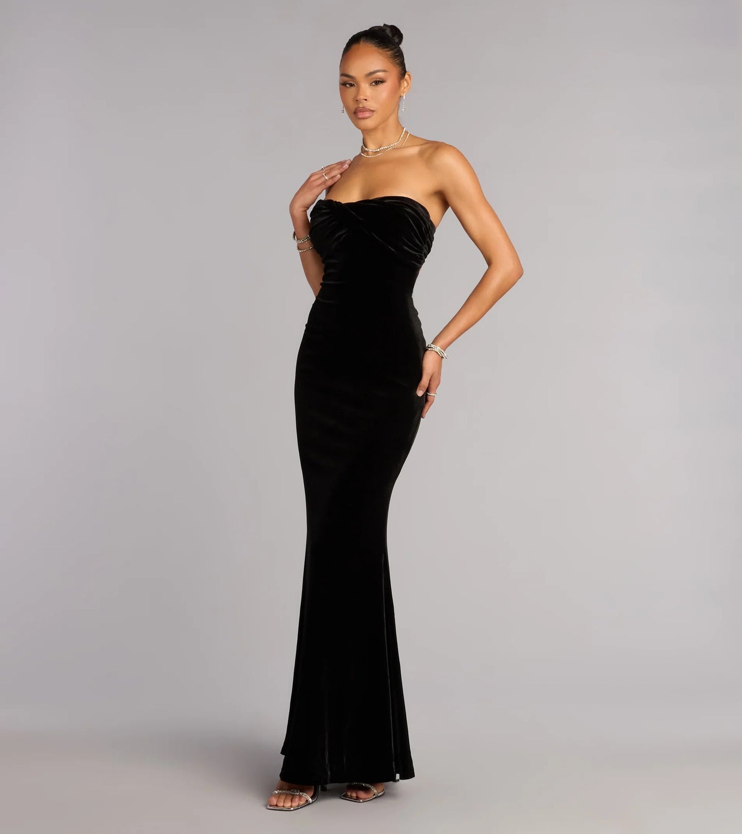 Luxurious Black Velvet Strapless Twist Front Mermaid Prom Dress with Open Back