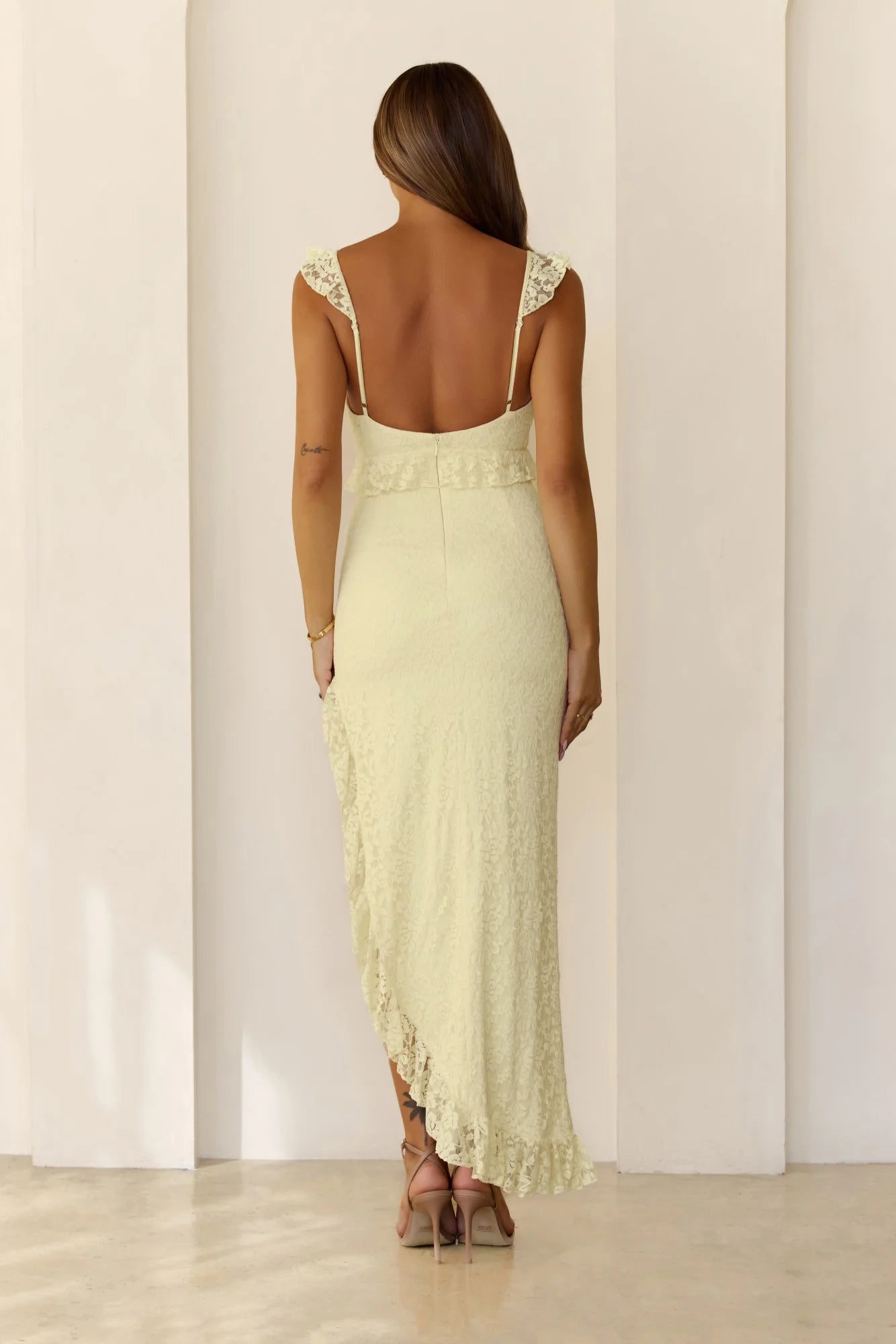 Luxury Lemon Yellow Prom Dresses with Lace Fabric Spaghetti Strap and Asymmetrical Hem