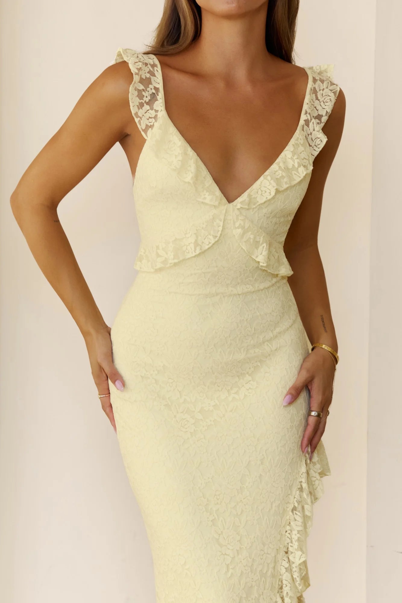 Luxury Lemon Yellow Prom Dresses with Lace Fabric Spaghetti Strap and Asymmetrical Hem