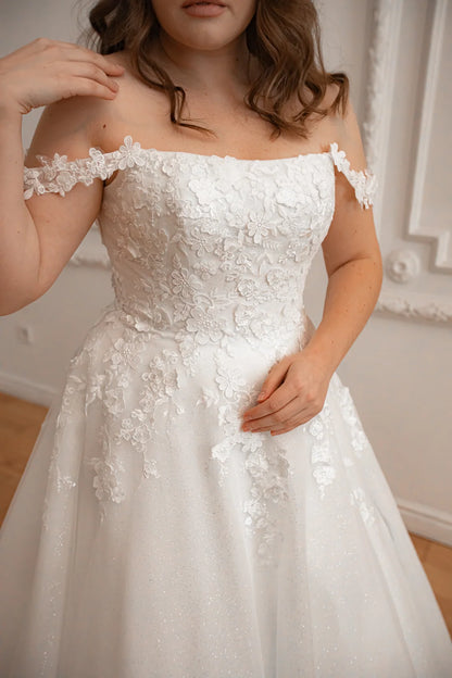 Plus Size Off Shoulder 3D Floral Lace Tulle Wedding Dress