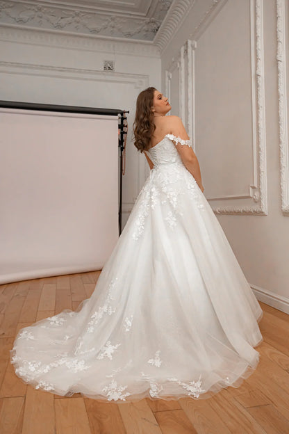 Plus Size Off Shoulder 3D Floral Lace Tulle Wedding Dress