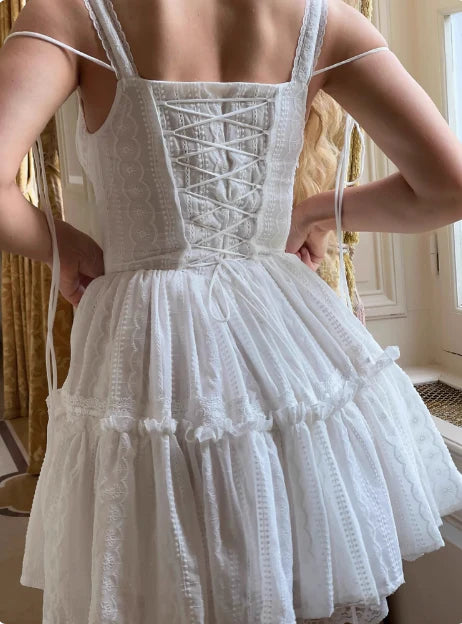 Close-up of the white lace corset bodice and sweetheart neckline of the dress.