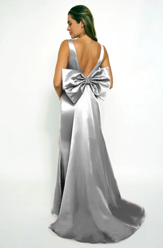 Sleek V-Neck Sleeveless Backless Bow Silver Floor-Length Bridesmaid Gown