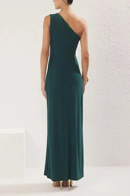 Sophisticated Emerald Green One-Shoulder Maxi Dress with Cutout Detail, Gold Buckle, and High Side Slit, Prom Dress