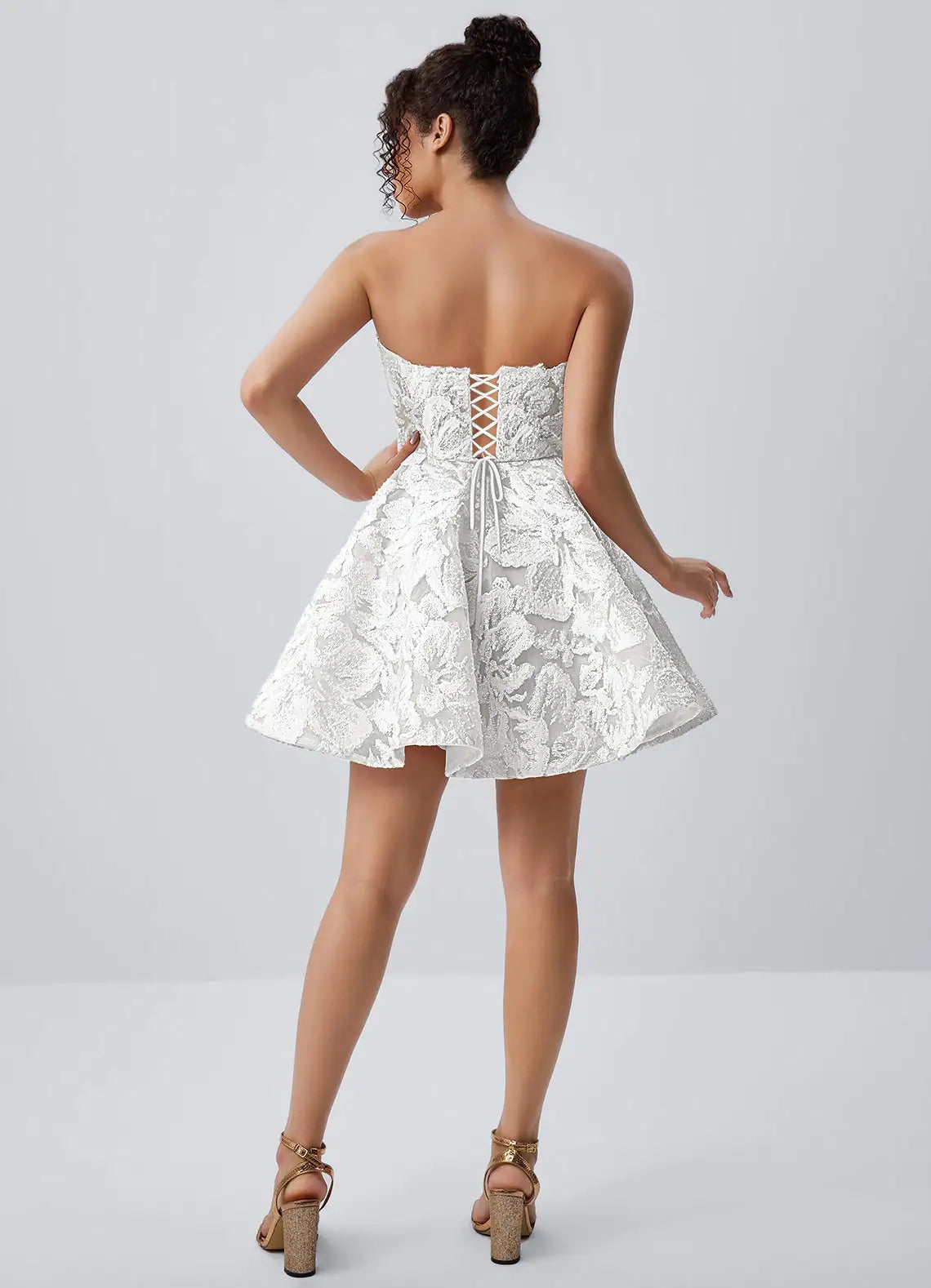 Sparkling A-Line Sweetheart Sleeveless Beaded White Short Homecoming Dress