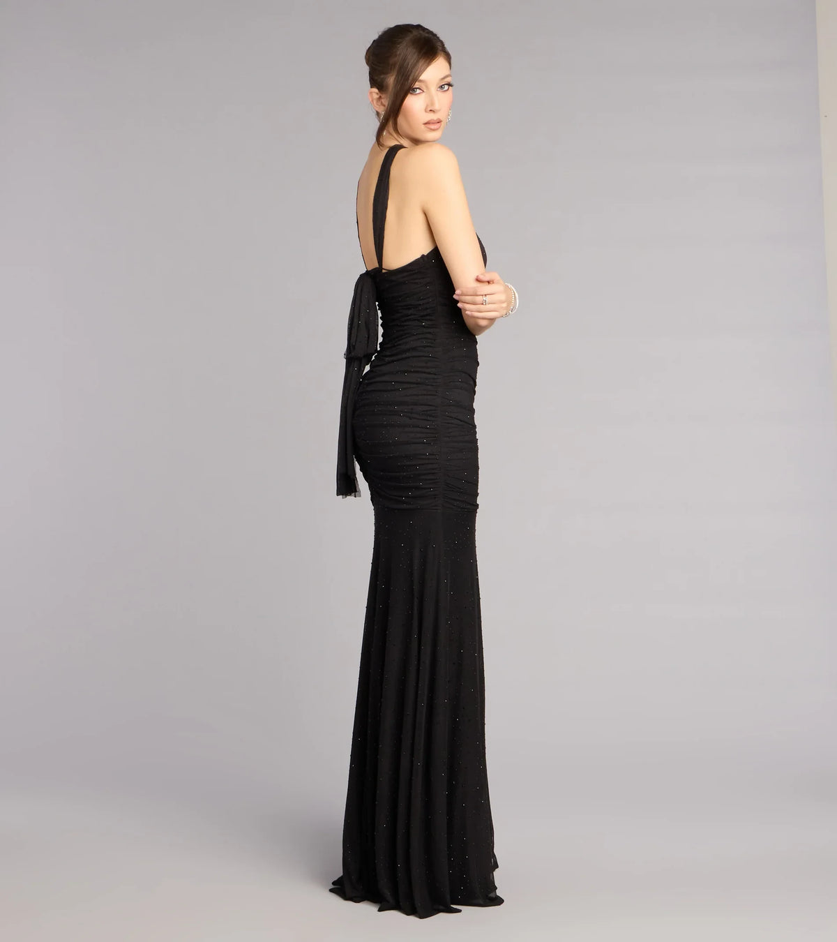 Sparkling Mermaid Halter Neck Sleeveless Ruched Slit Black Floor-Length Evening Gown