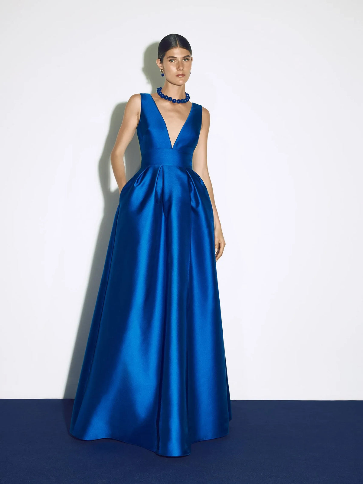 Stunning A-Line V-Neck Sleeveless Pleated Pocket Royal Blue Maxi Evening Dresses Women Gown
