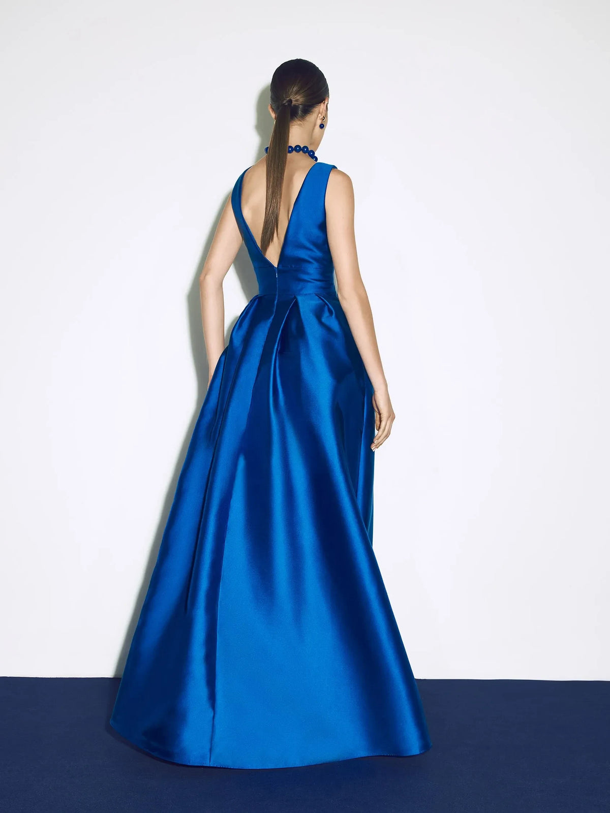 Stunning A-Line V-Neck Sleeveless Pleated Pocket Royal Blue Maxi Evening Dresses Women Gown