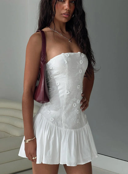 White Strapless Homecoming Dress with Floral Appliques and Ruffled Hem for Formal Events and Homecoming Nights