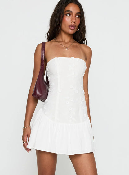 White Strapless Homecoming Dress with Floral Appliques and Ruffled Hem for Formal Events and Homecoming Nights