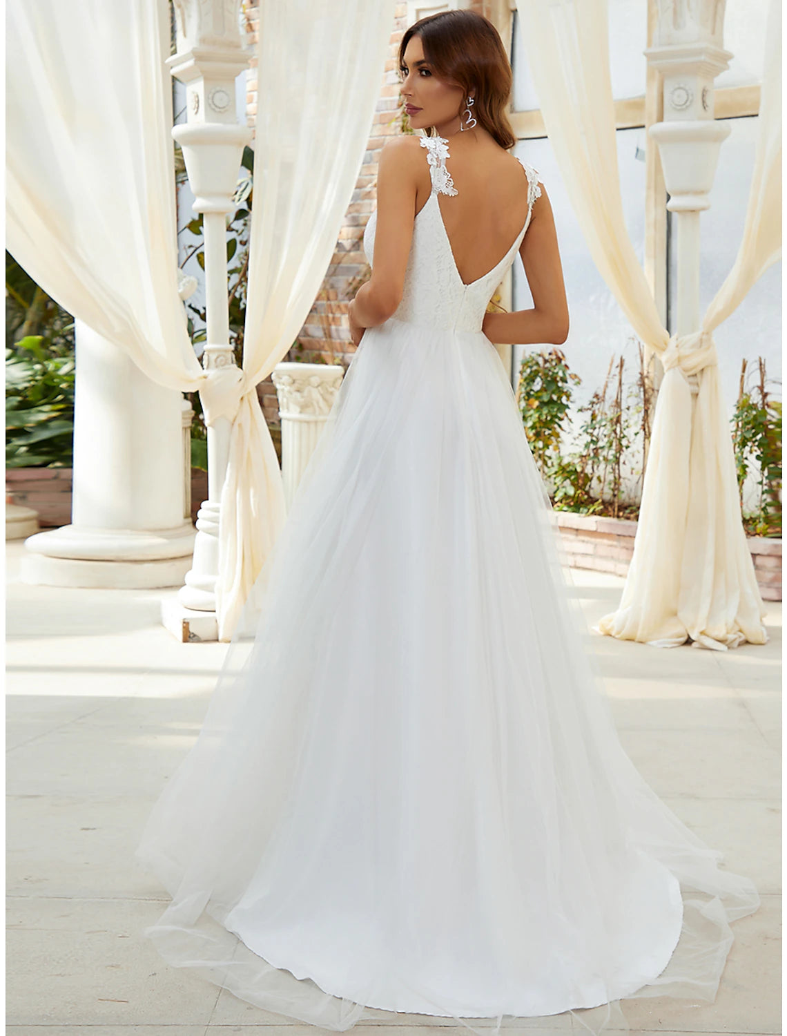 Reception Casual Wedding Dresses A-Line Sweetheart V Wire Regular Straps Sweep / Brush Train Tulle Bridal Gowns With Crystals Appliques Summer Wedding Party