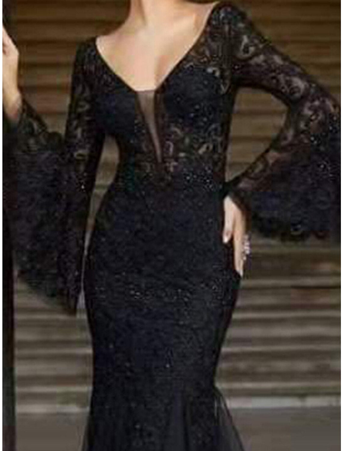 Mermaid / Trumpet Mother of the Bride Dress Elegant Sexy V Neck Floor Length Lace Tulle Long Sleeve with Sequin Appliques