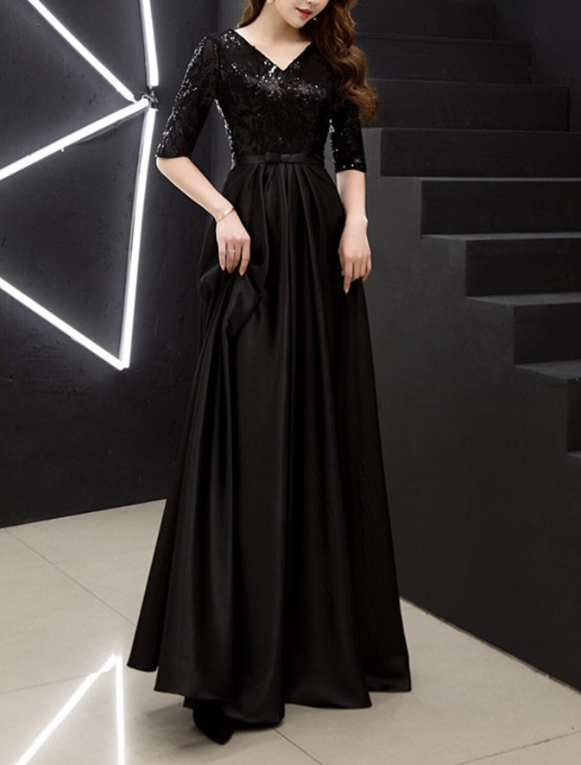 Sheath / Column Mother of the Bride Dress Party Sparkle & Shine Petite V Neck Floor Length Satin Half Sleeve with Bow(s) Pleats Sequin