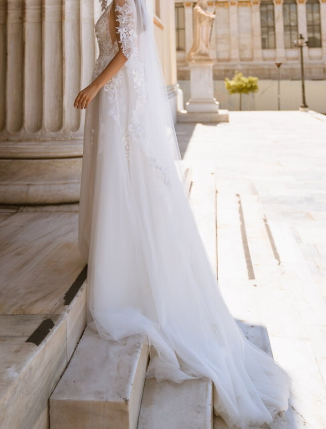 Engagement Formal Fall Wedding Dresses A-Line V Neck Sleeveless Court Train Lace Bridal Gowns With Appliques Summer Wedding Party