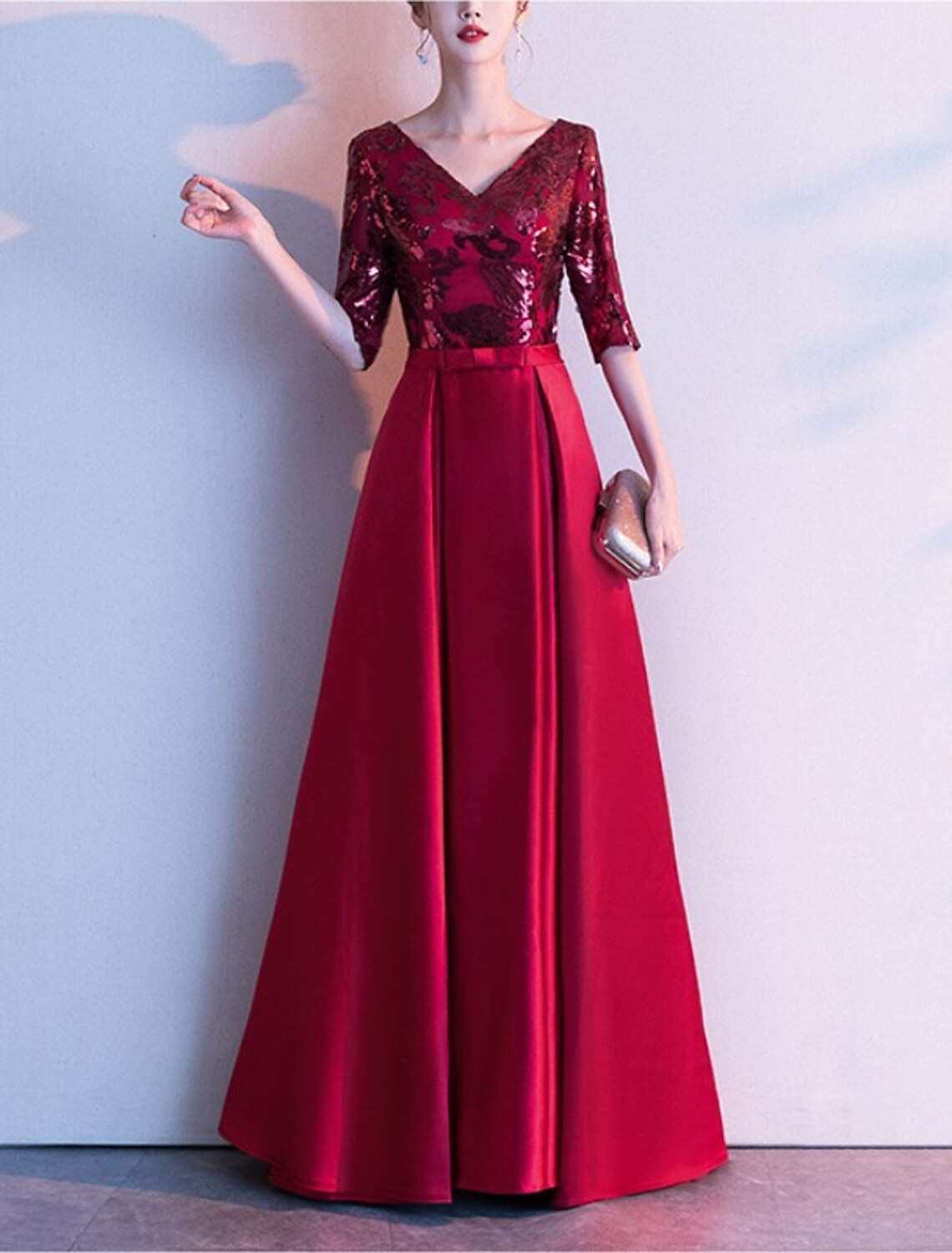 Sheath / Column Mother of the Bride Dress Party Sparkle & Shine Petite V Neck Floor Length Satin Half Sleeve with Bow(s) Pleats Sequin