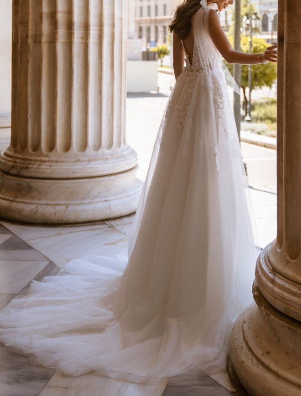 Engagement Formal Fall Wedding Dresses A-Line V Neck Sleeveless Court Train Lace Bridal Gowns With Appliques Summer Wedding Party