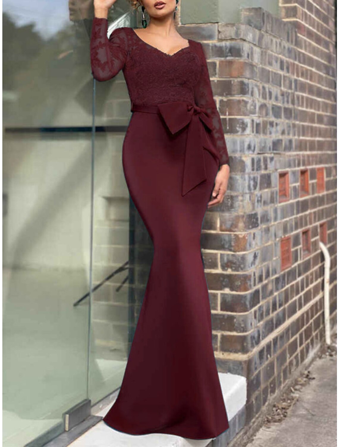 Mermaid / Trumpet Mother of the Bride Dress Wedding Guest Elegant Sexy V Neck Floor Length Lace Stretch Chiffon Long Sleeve with Bow(s) Appliques Fall