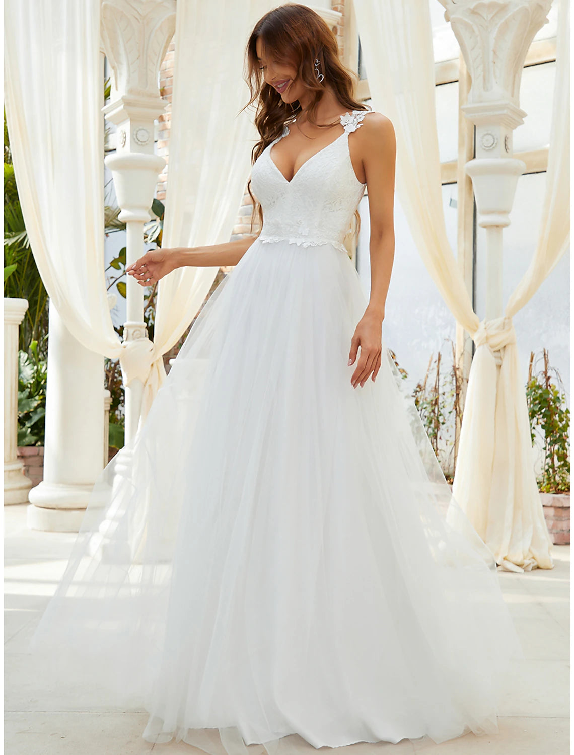 Reception Casual Wedding Dresses A-Line Sweetheart V Wire Regular Straps Sweep / Brush Train Tulle Bridal Gowns With Crystals Appliques Summer Wedding Party
