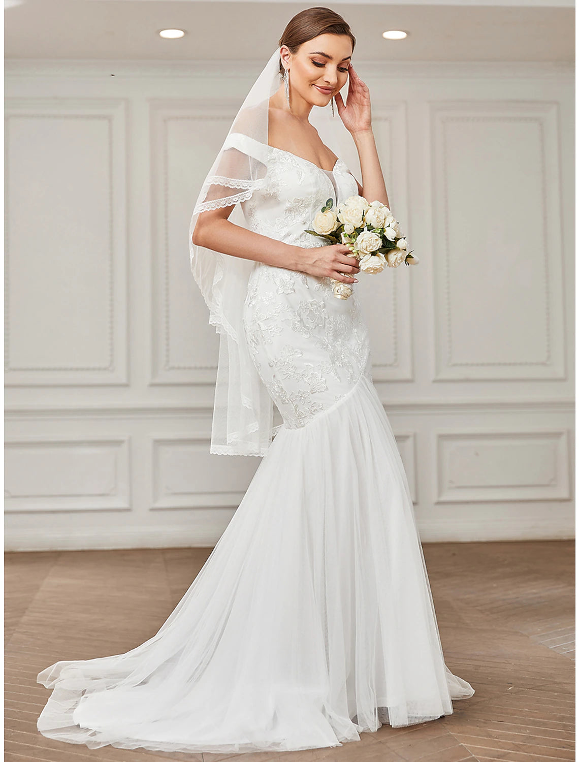 Reception Vintage Wedding Dresses A-Line Off Shoulder Cap Sleeve Sweep / Brush Train Lace Bridal Gowns With Lace Appliques Summer Wedding Party