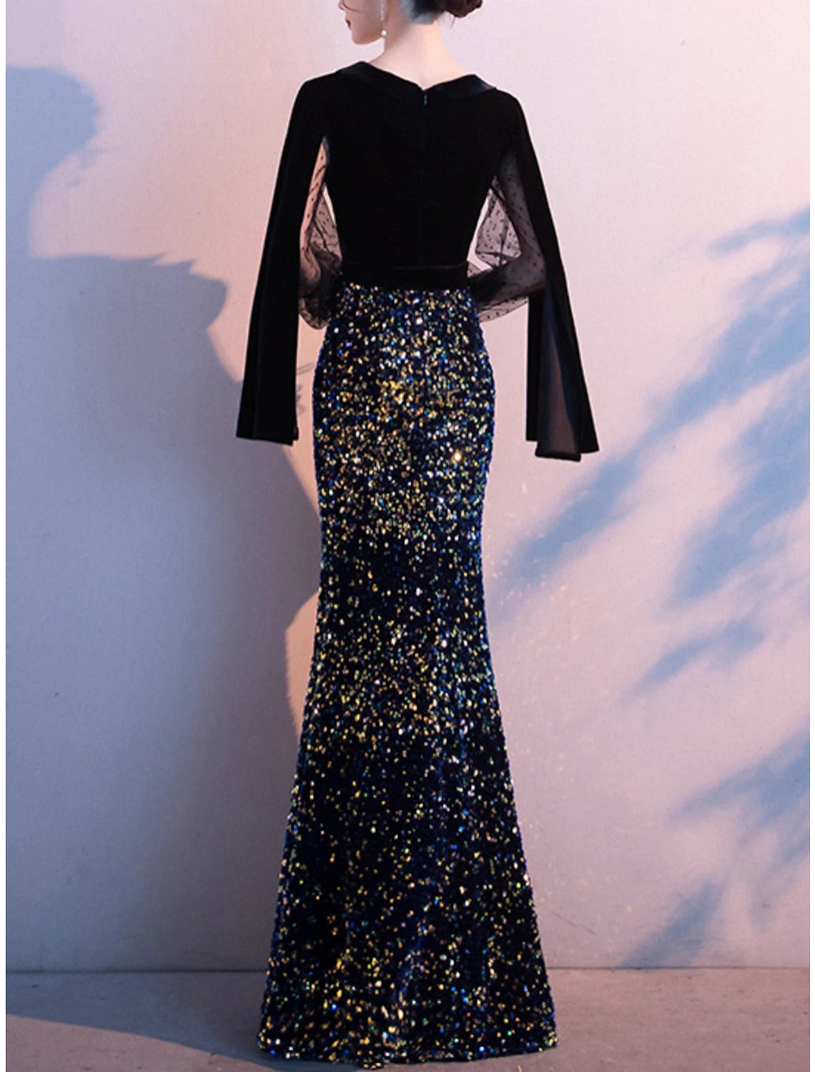 Mermaid / Trumpet Mother of the Bride Dress Party Sparkle & Shine Petite V Neck Floor Length Tulle Sequined Velvet Long Sleeve with Bow(s)