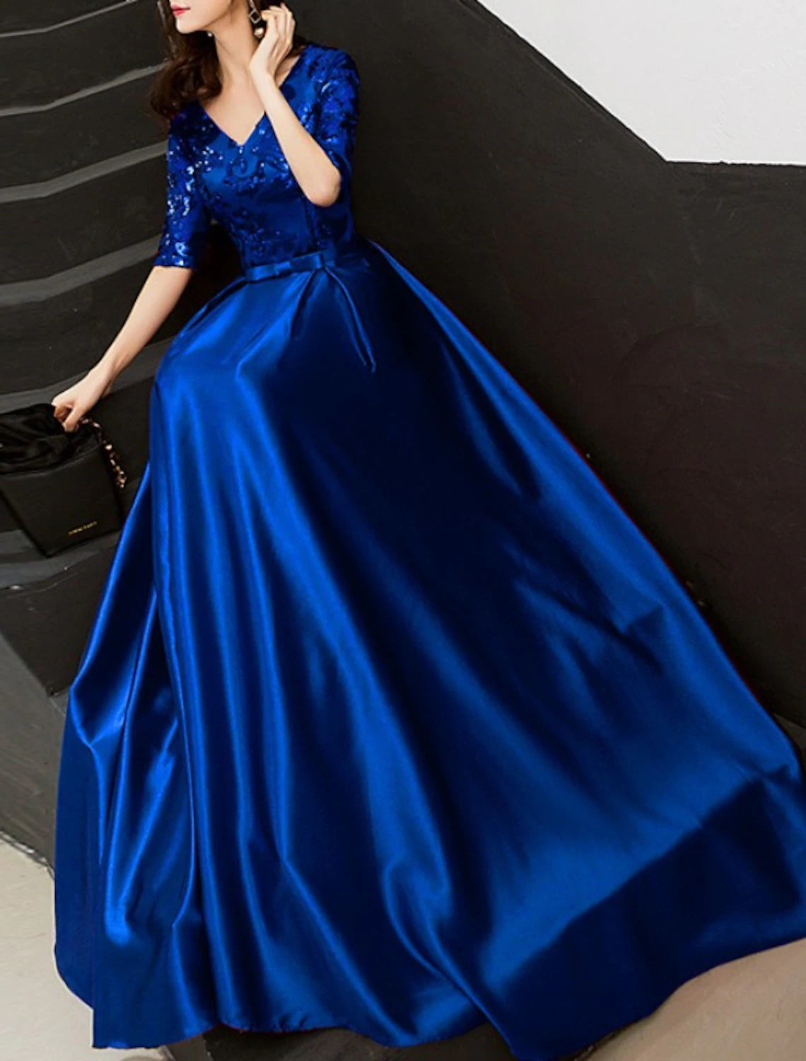 Sheath / Column Mother of the Bride Dress Party Sparkle & Shine Petite V Neck Floor Length Satin Half Sleeve with Bow(s) Pleats Sequin