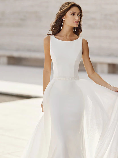 Side view of the sleeveless satin trumpet wedding dress, highlighting its silhouette.